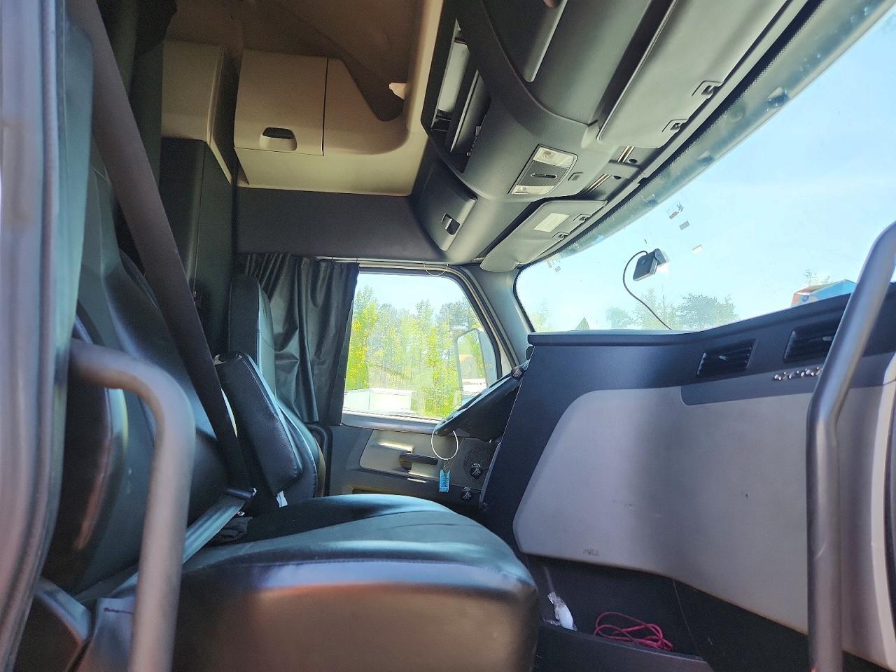 2020 Freightliner Cascadia 126 Semi Truck