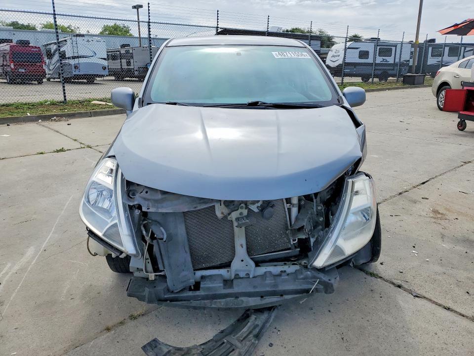 2010 Nissan Versa 1.8 s