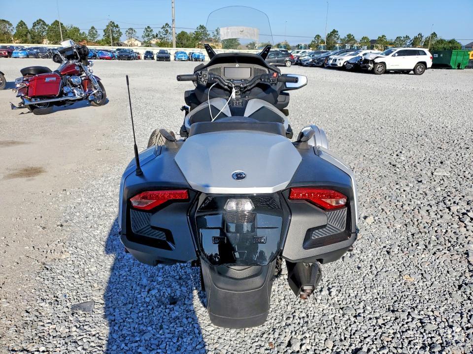 2022 Can-Am Spyder Roadster RT