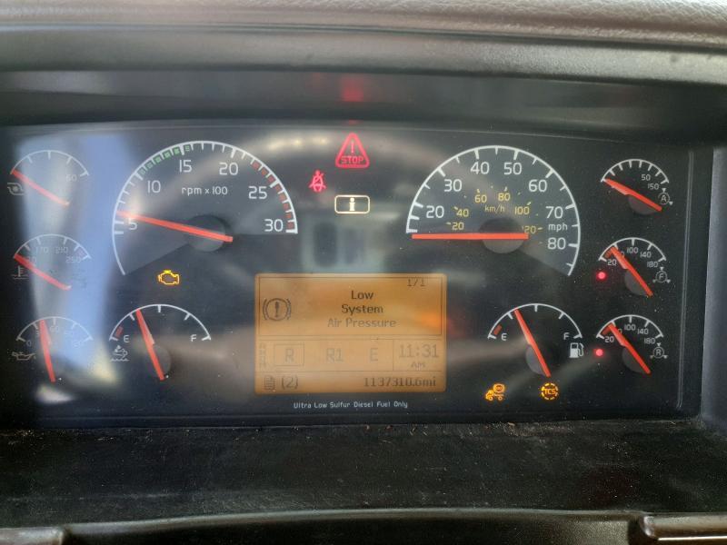 2015 Volvo VNL Semi Truck