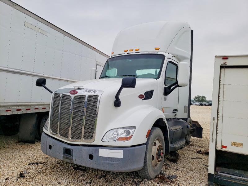 2017 Peterbilt 579 Semi Truck