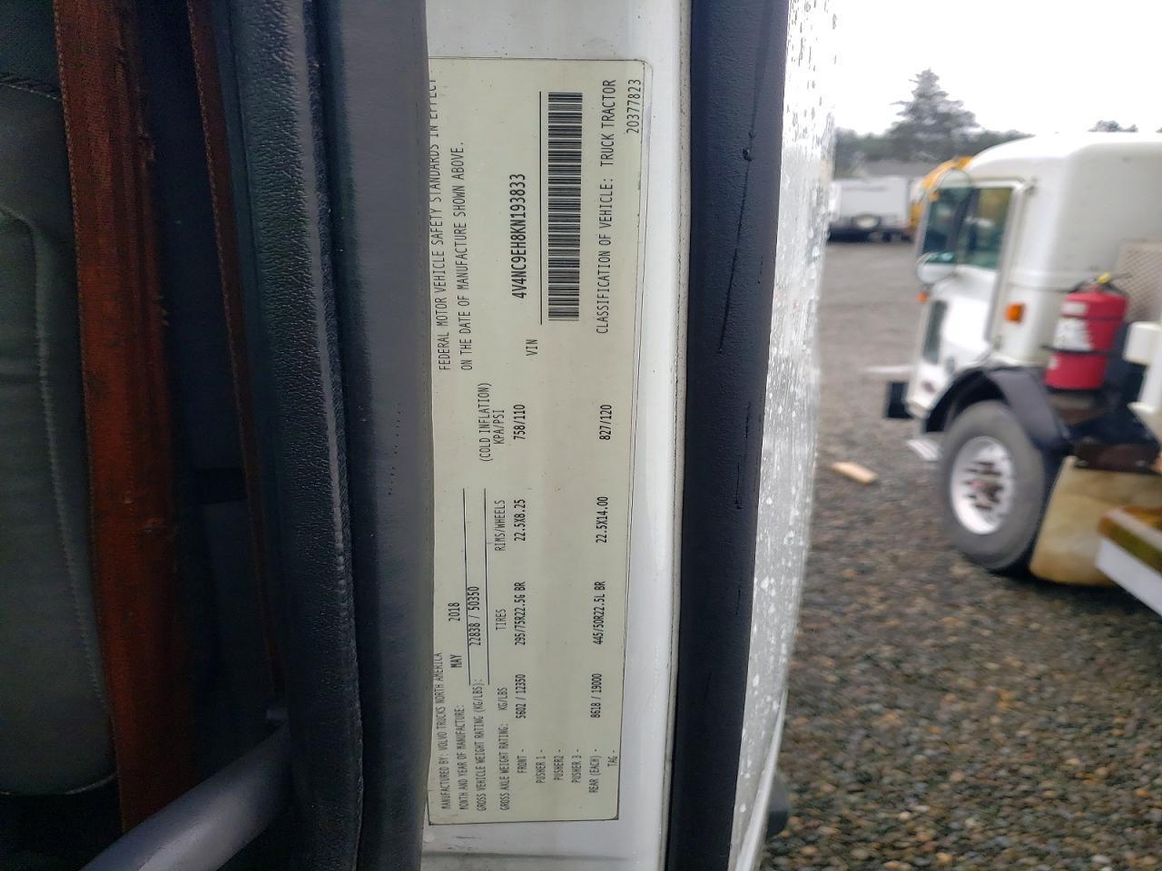 2019 Volv O VNL Semi Truck