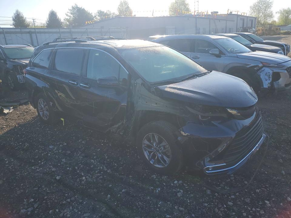 2021 Toyota Sienna xle