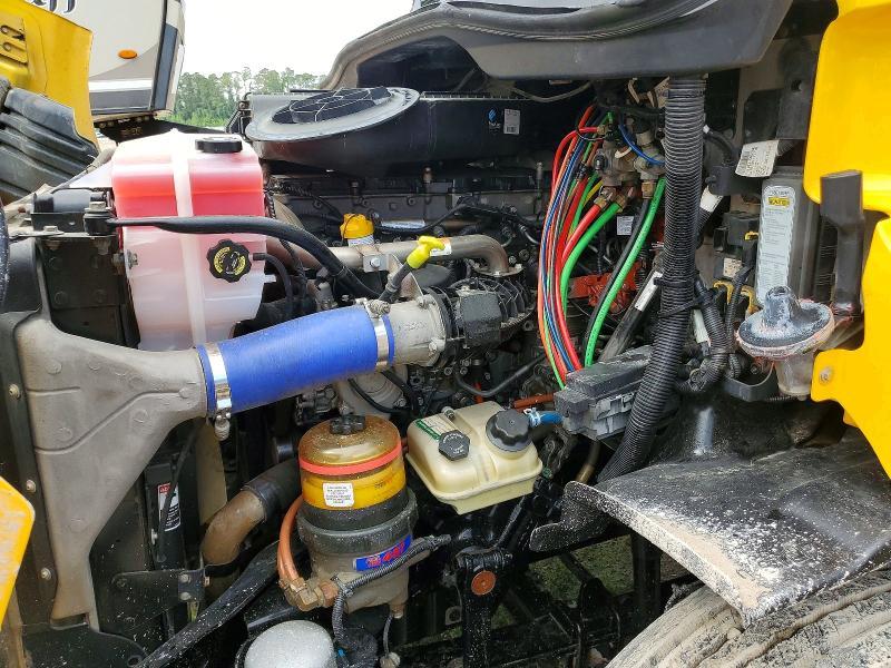 2019 Freightliner Cascadia 113 Semi Truck