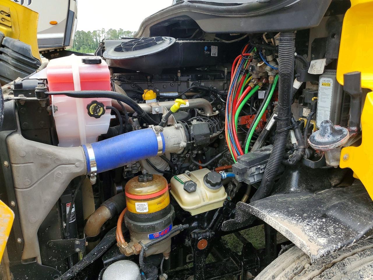 2019 Freightliner Cascadia 113 Semi Truck