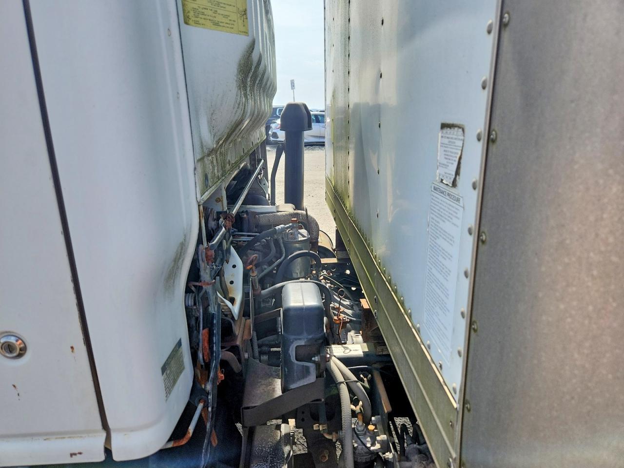 2004 Isuzu NQR BOX Truck