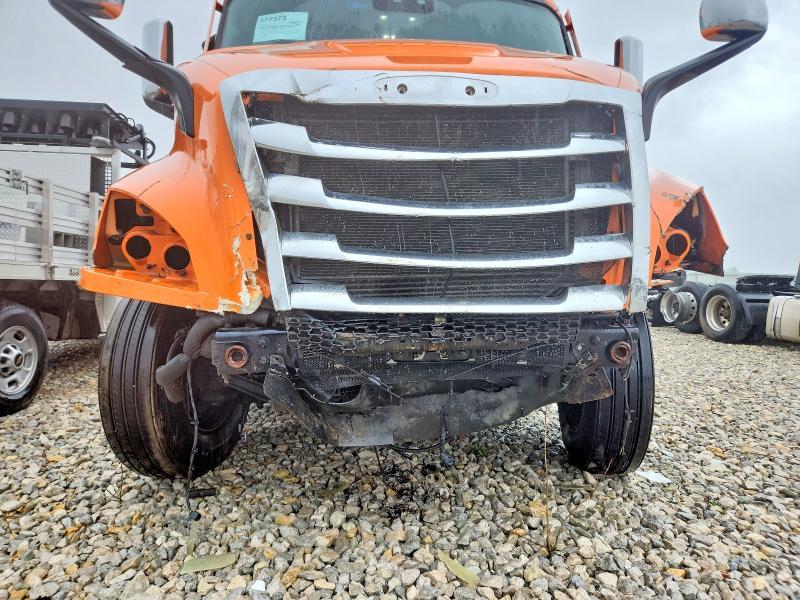 2021 Freigliner 2021 Freightliner Cascadia 116 Semi Truck