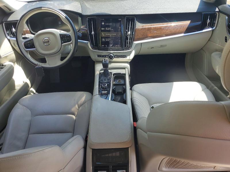 2017 Volvo S90 T6 Momentum
