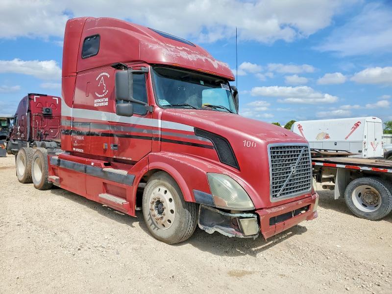 2004 Volv O VNL Semi Truck