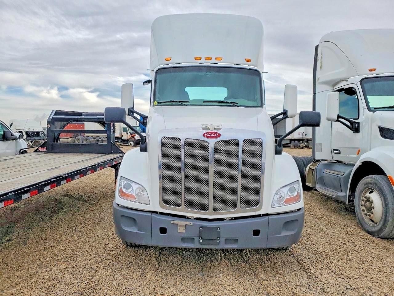 2019 Peterbilt 579 Semi Truck