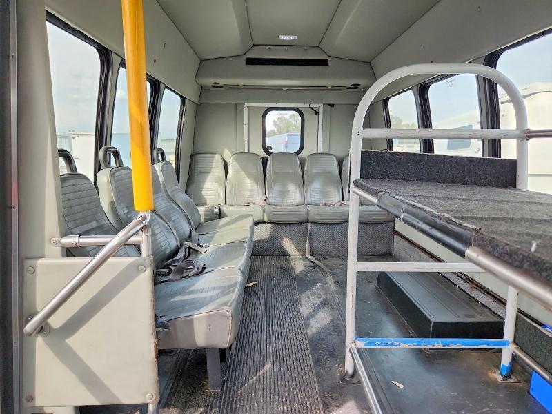 2005 Tilhulp 2005 GMC Savana Shuttle Bus