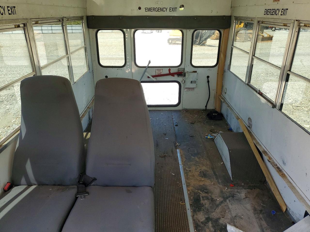 1999 GMC Savana Cutaway G3500