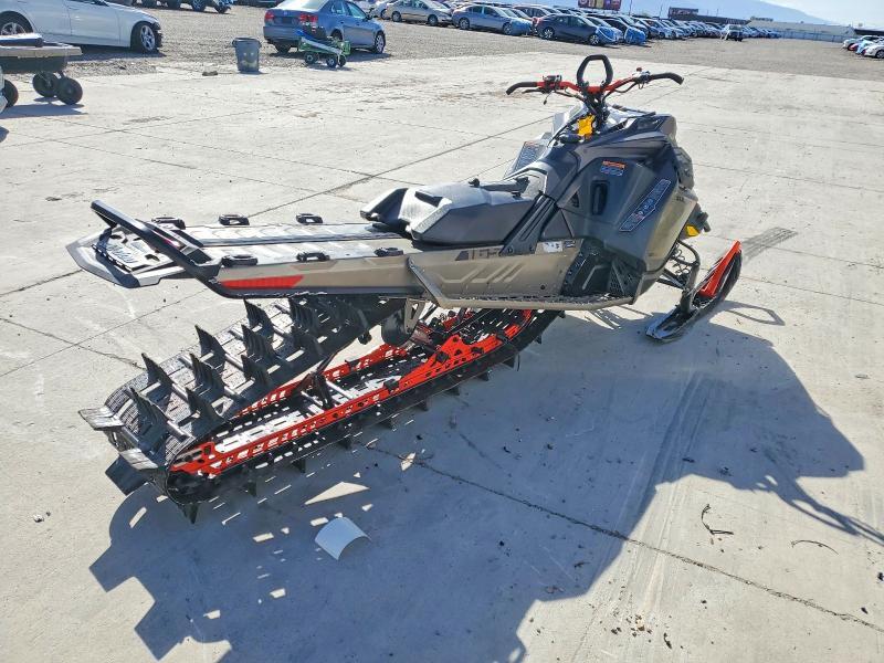 2022 Polr Snowmobile