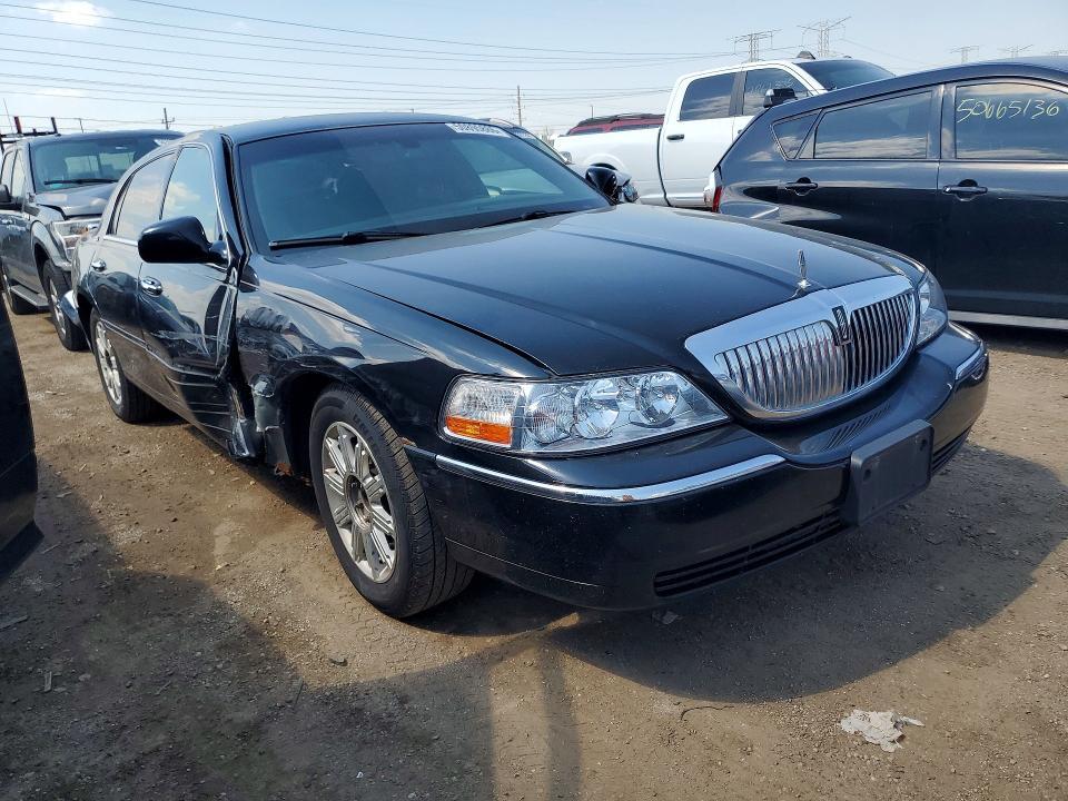 2011 Lincoln Town car Signature Limited