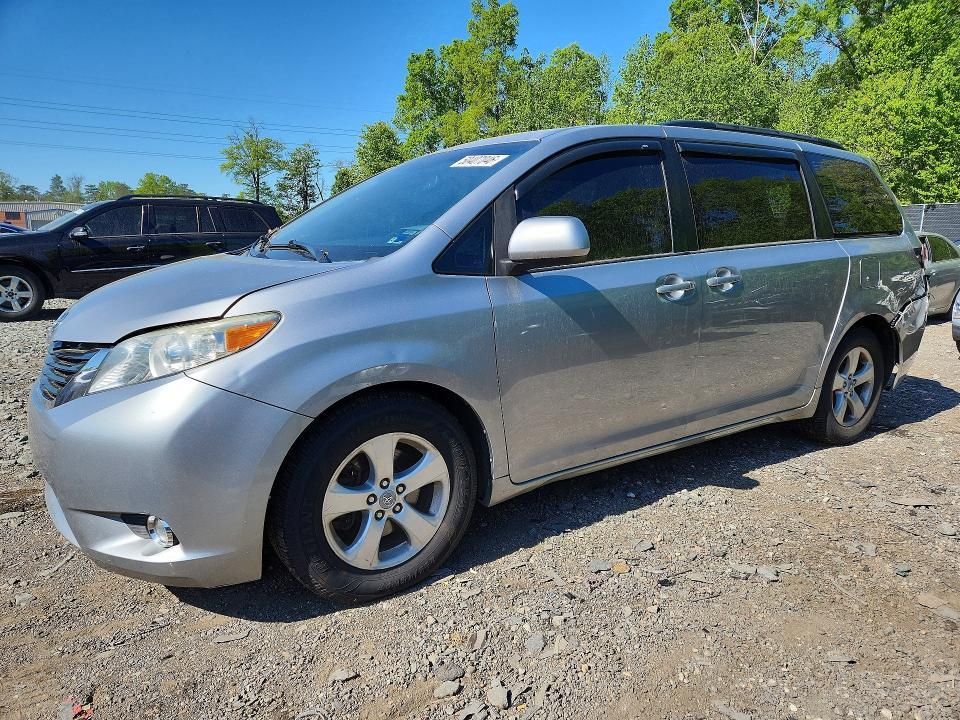 2011 Toyota Sienna le