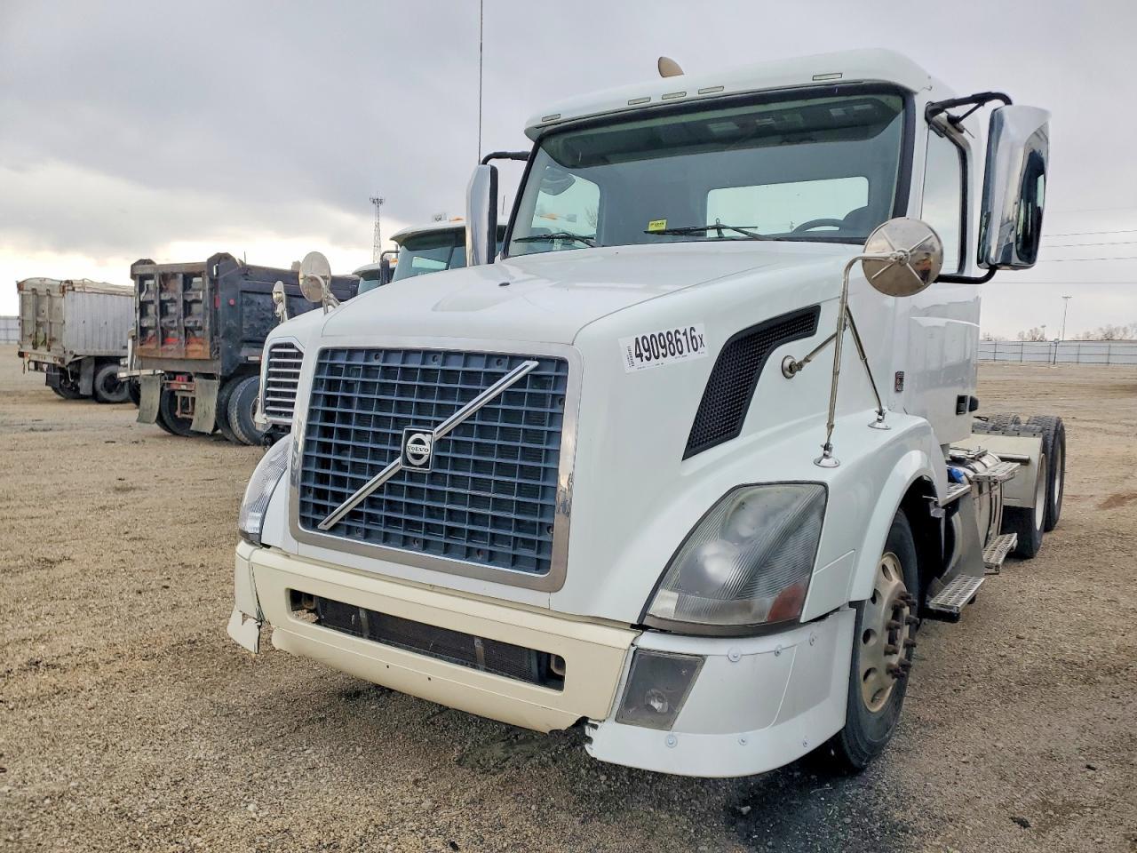 2012 Volvo VNL Semi Truck