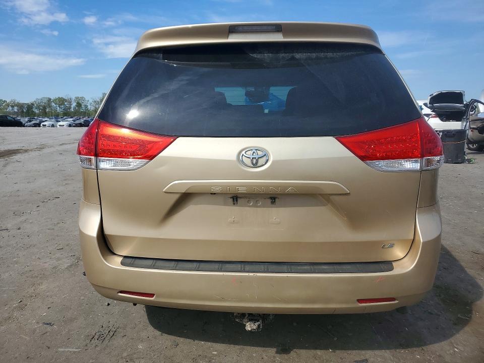 2013 Toyota Sienna le