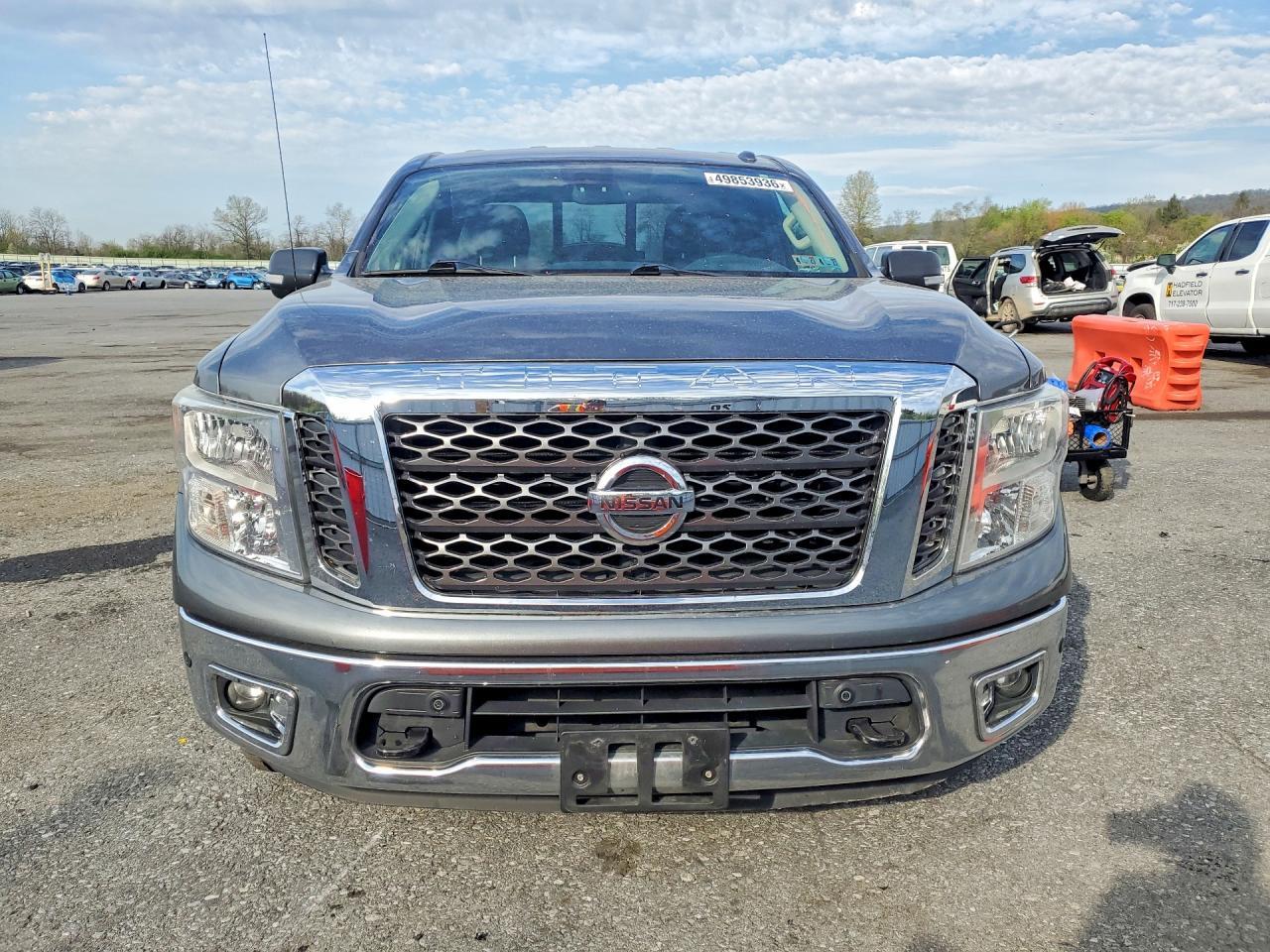 2017 Nissan Titan SV