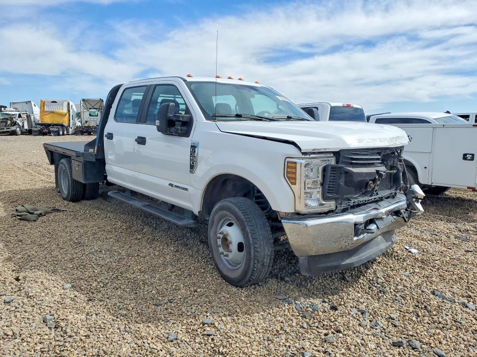2018 Ford F350 Super Duty Flatbed Truck