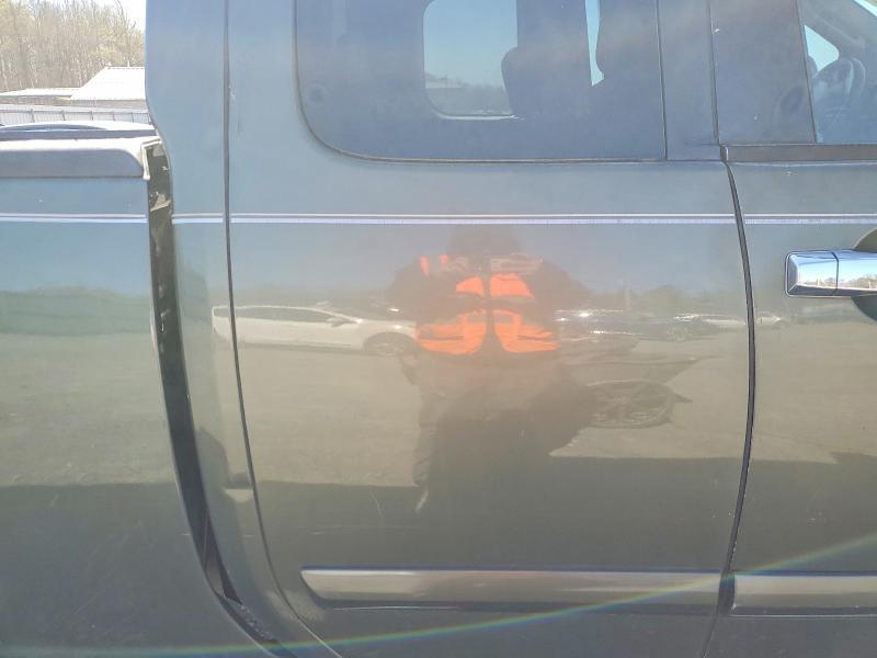 2004 Nissan Titan XE