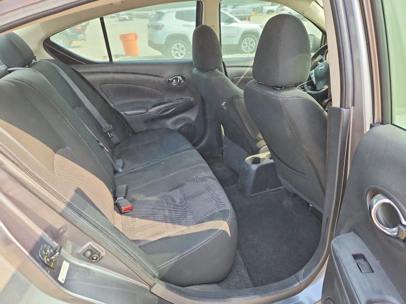 2018 Nissan Versa sv