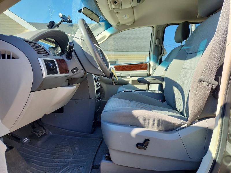 2010 Chrysler Town and Country