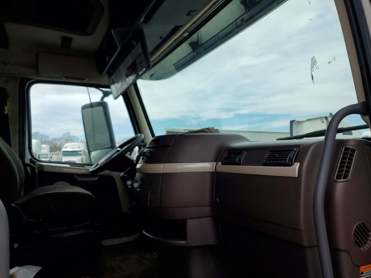 2016 Volvo VNL Semi Truck