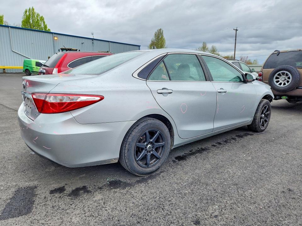 2015 Toyota Camry le