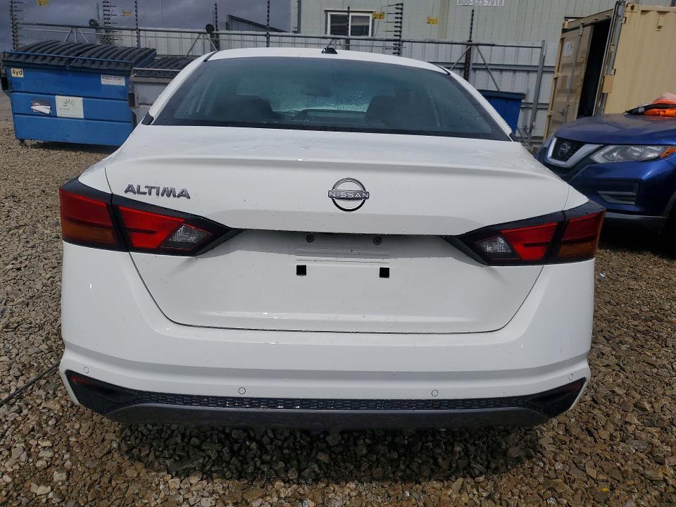 2026 Nissan Altima sv