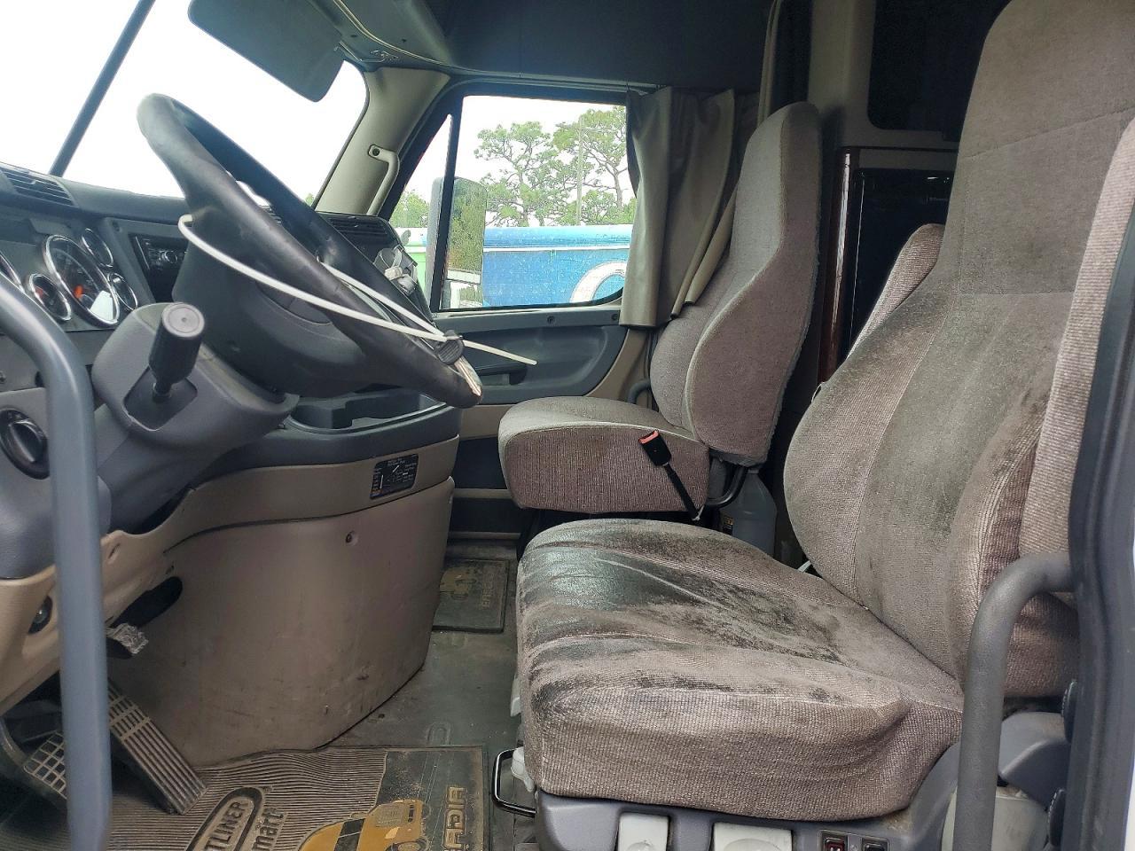 2017 Freigliner 2017 Freightliner Cascadia 125 Semi Truck