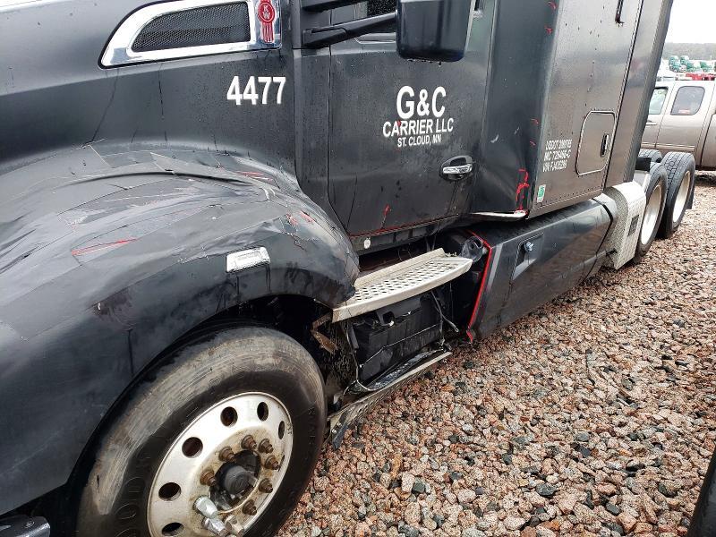 2015 Kenworth T680 Semi Truck