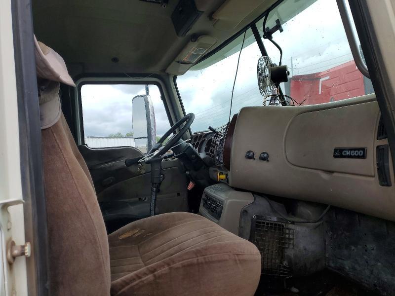 2004 Mack CH613 Semi Truck