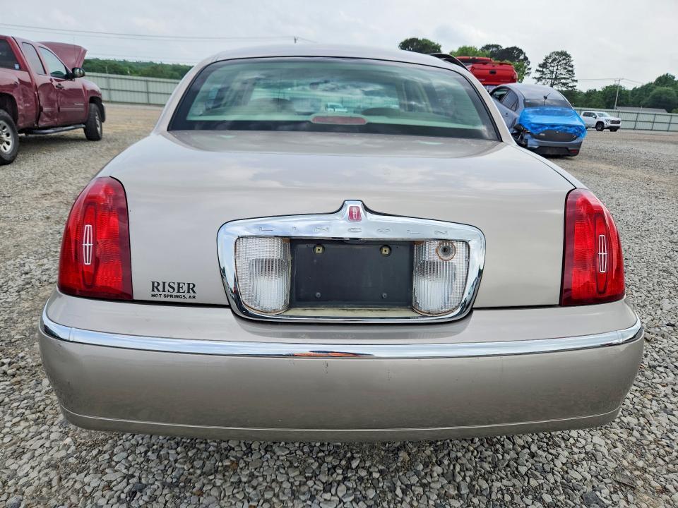 2002 Lincoln Town car Signature