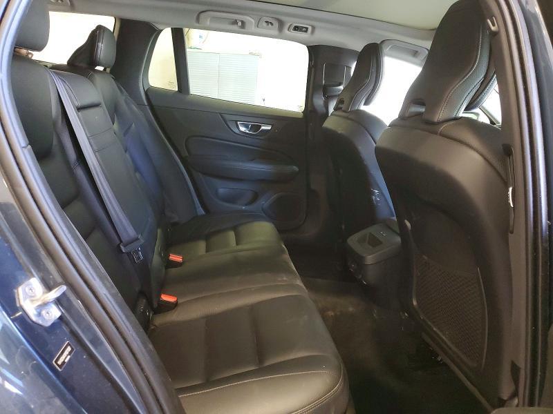 2021 Volvo V60 Cross Country T5 Momentum