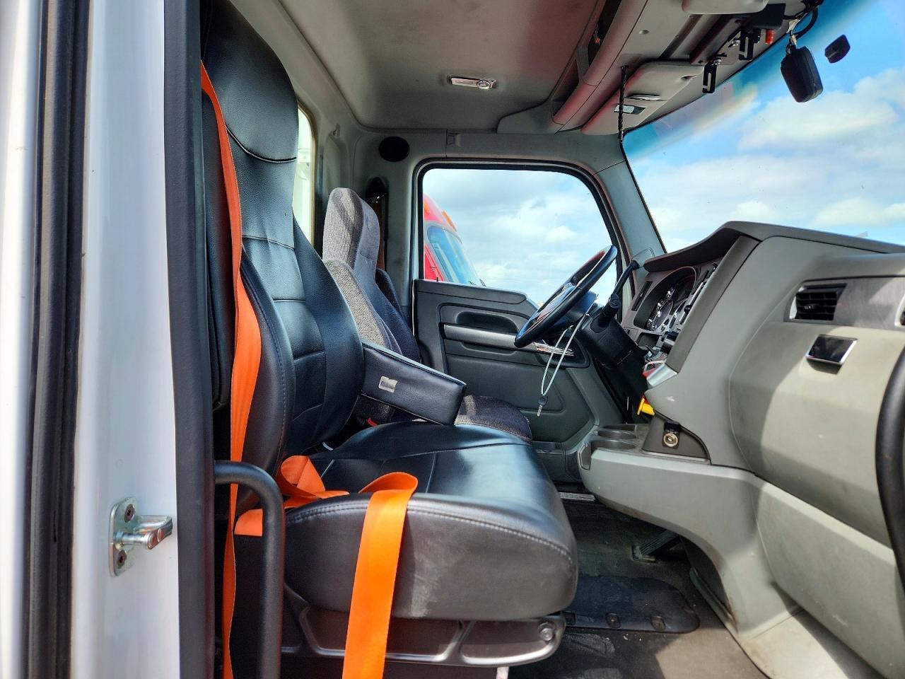 2019 Kenworth T680 Semi Truck
