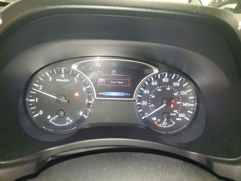 2016 Nissan Pathfinder sv