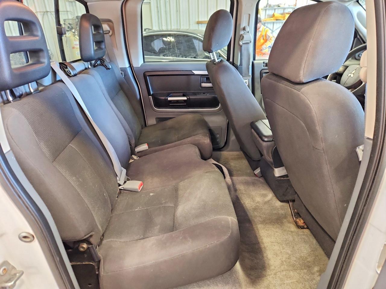 2007 Mitsubishi Raider LS