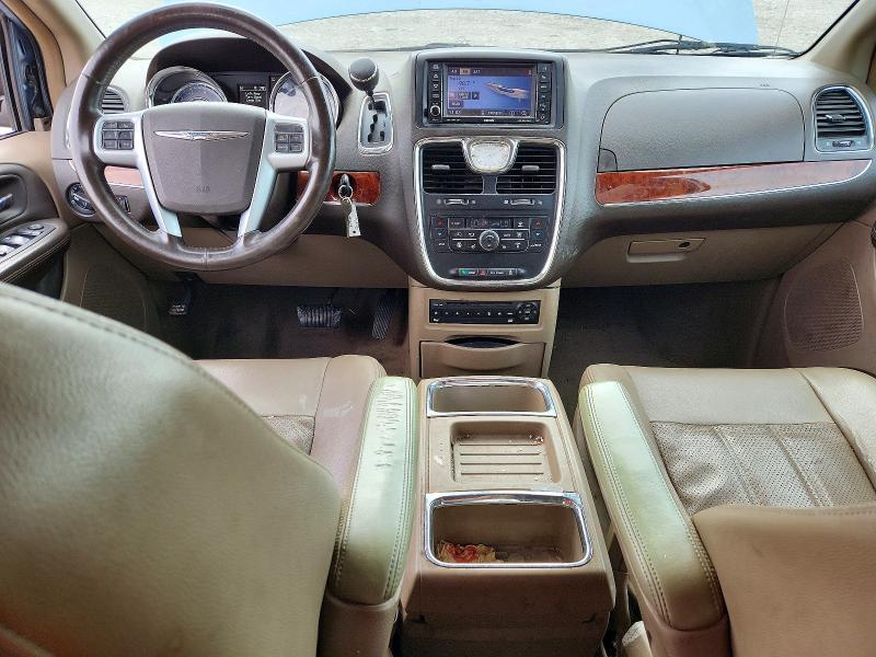 2013 Chrysler Town & Country Touring l