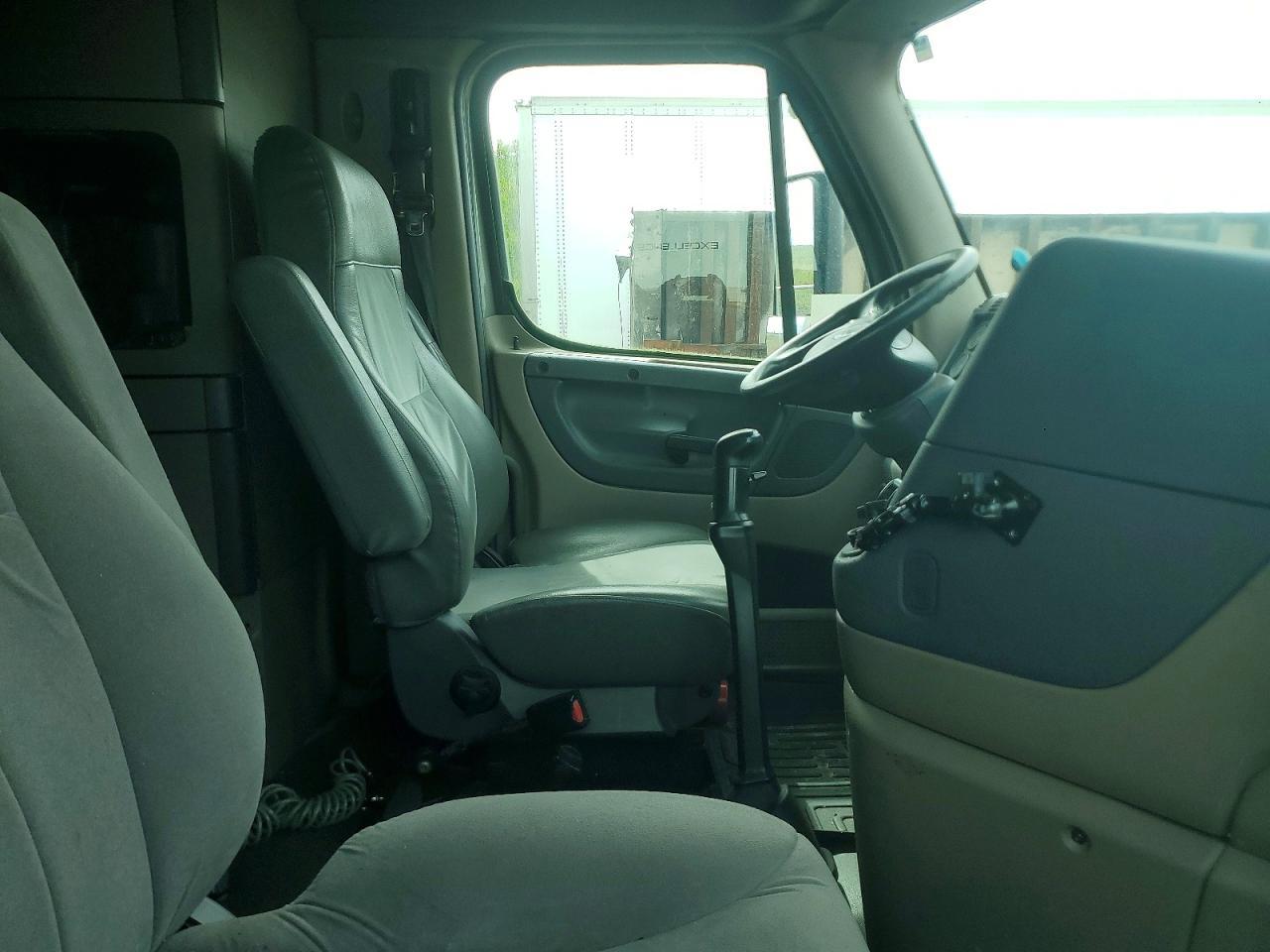 2009 Freigliner 2009 Freightliner Cascadia Semi Truck