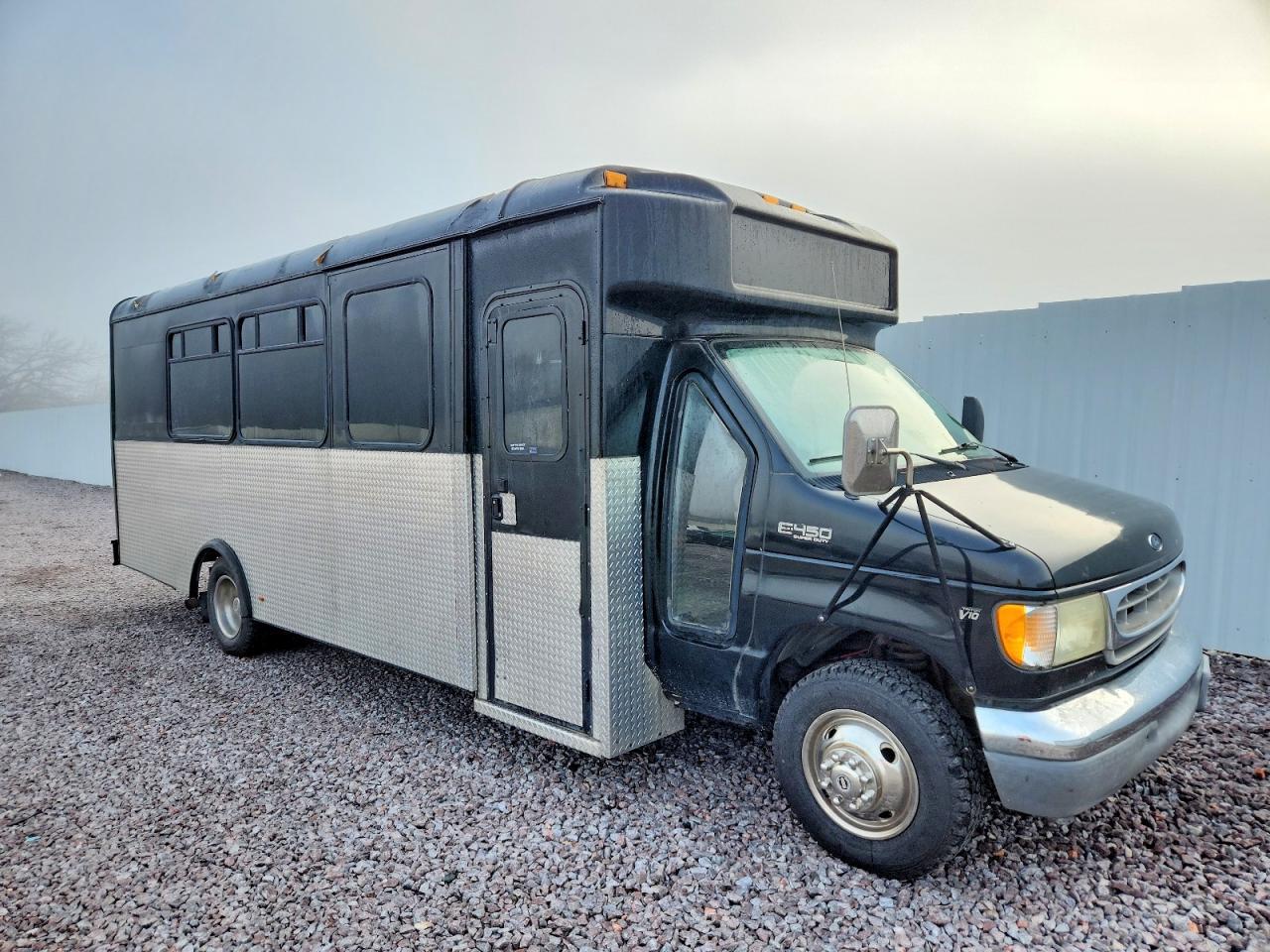 2002 Ford Econoline E450 Super Duty Cutaway Van
