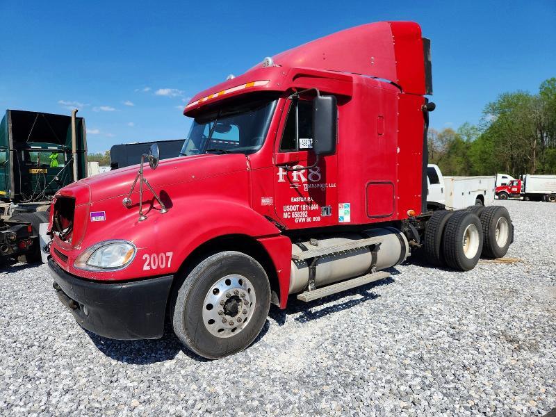2007 Freigliner 2007 Freightliner Columbia 120 Semi Truck