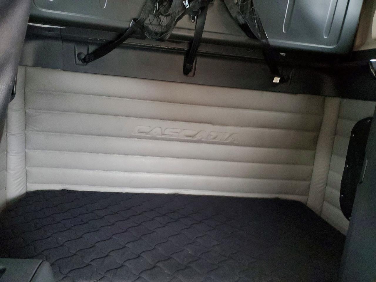 2018 Freigliner 2018 Freightliner Cascadia 126 Semi Truck