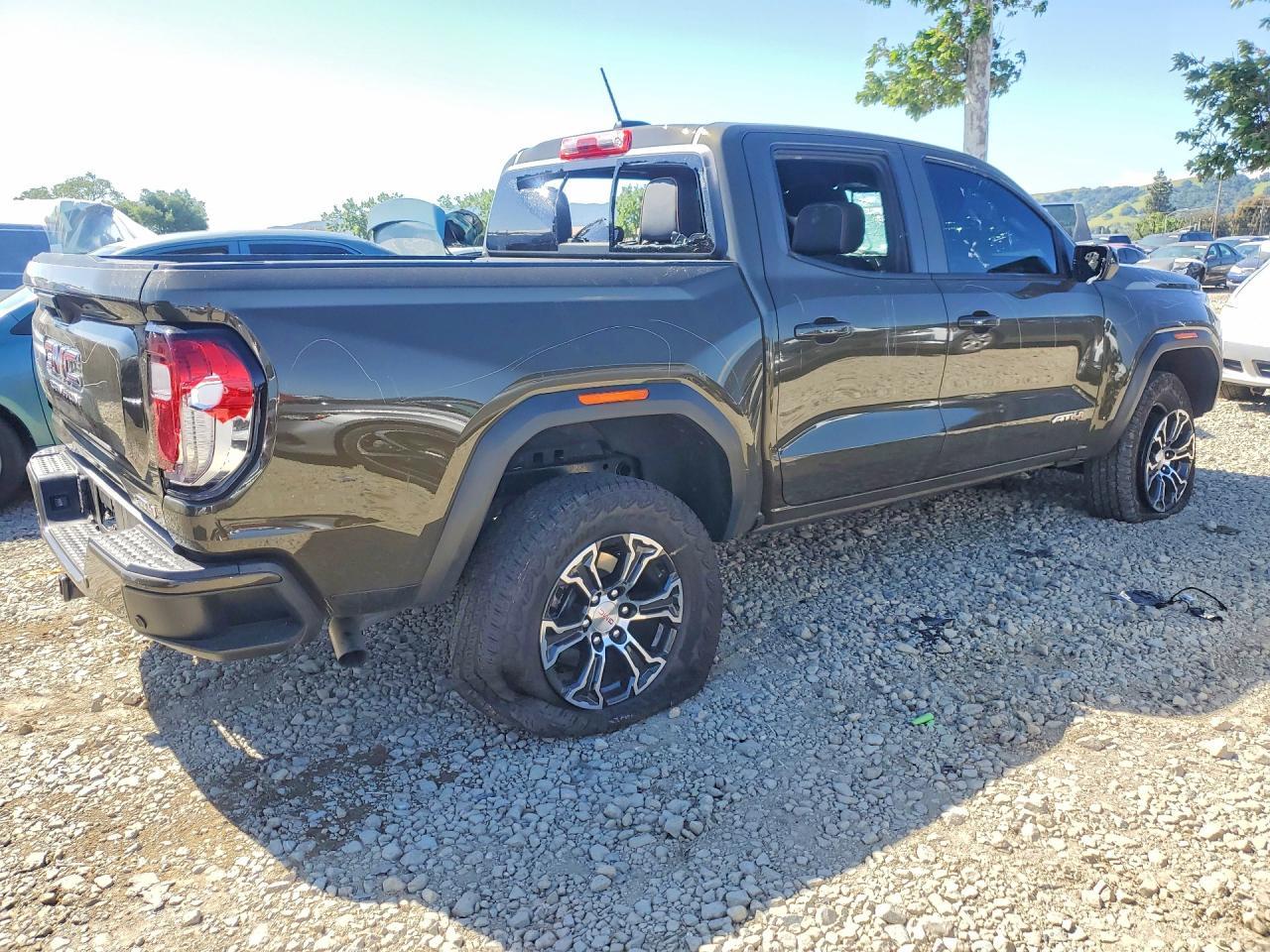 2025 GMC Canyon AT4