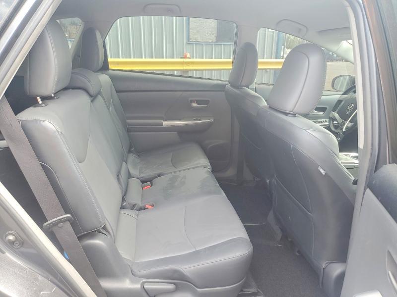 2014 Toyota Prius v Five