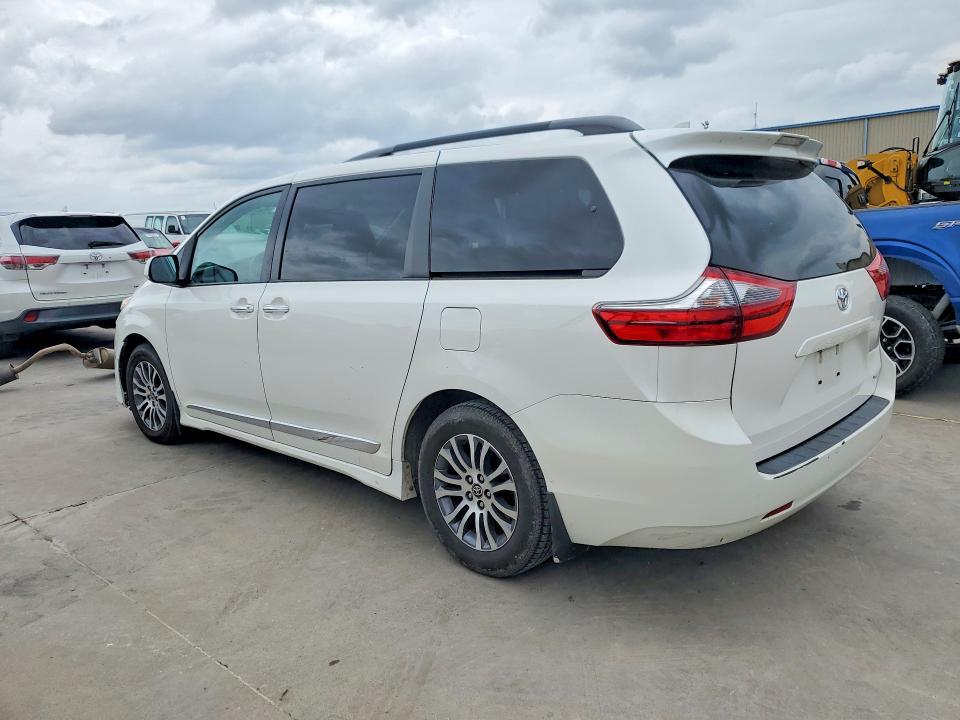 2020 Toyota Sienna xle 8-passenger