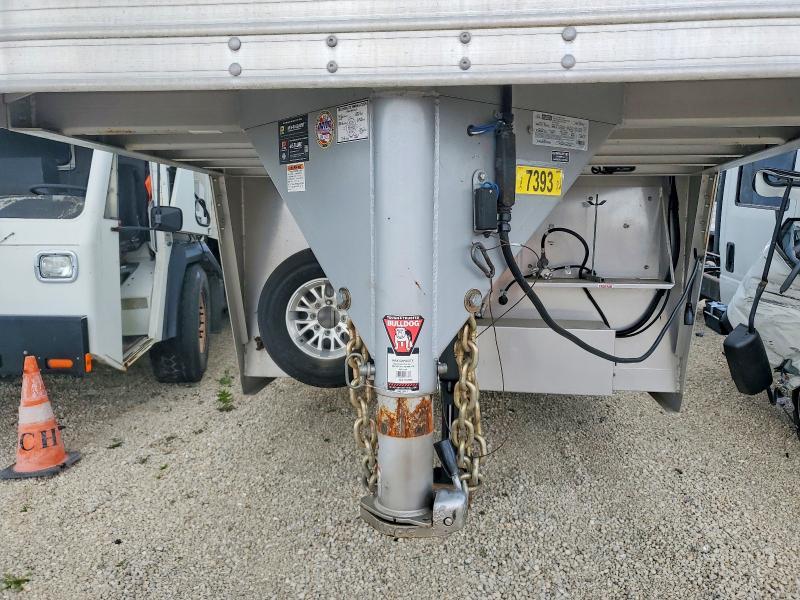 2020 Feathrlite 2020 Featherlite 9821-313D-STD Horse Trailer