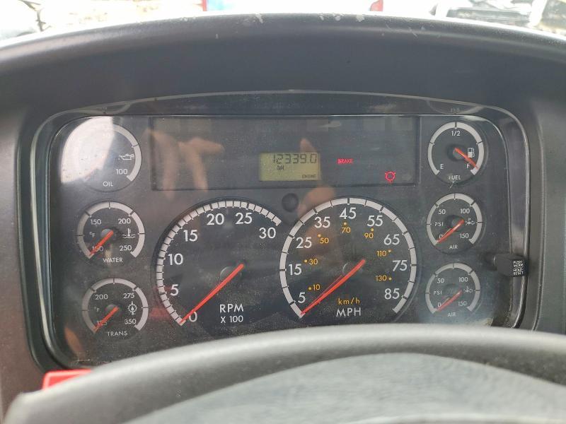 2009 Freigliner 2009 Freightliner Business Class M2 Semi Truck