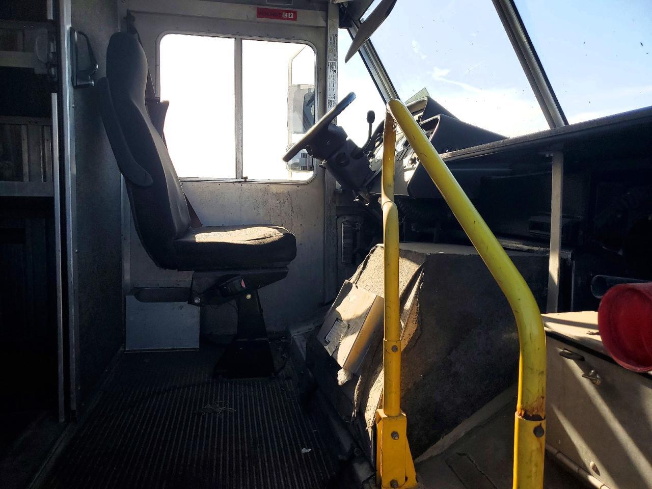 2007 Ford Econoline E450 Super Duty Commercial STR