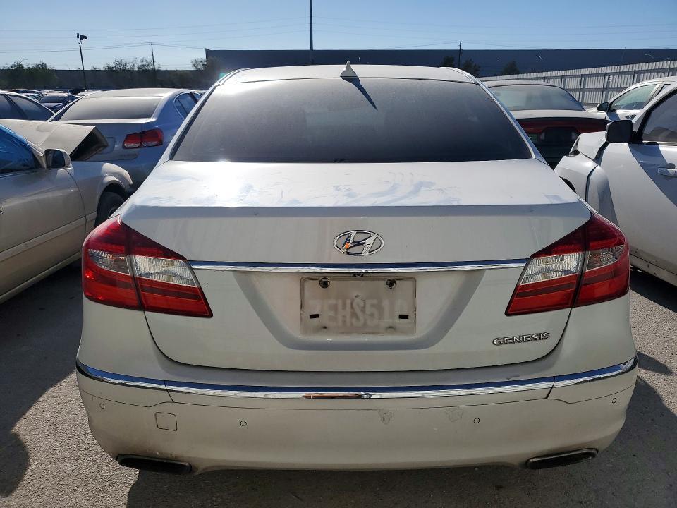 2013 Hyundai Genesis 3