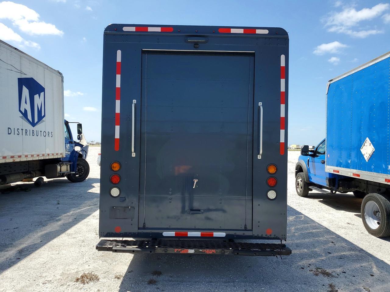 2020 Freightliner MT45G Chassis Delivery Truck